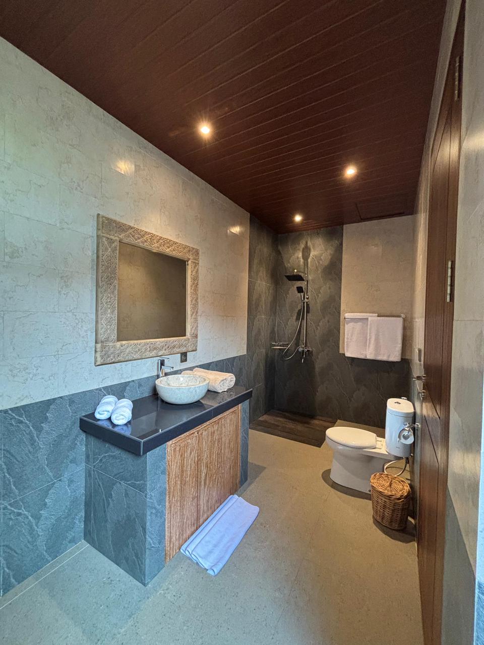 Elegant 1BR Villa with Private Pool & Bathtub in Bali thumbnail 2